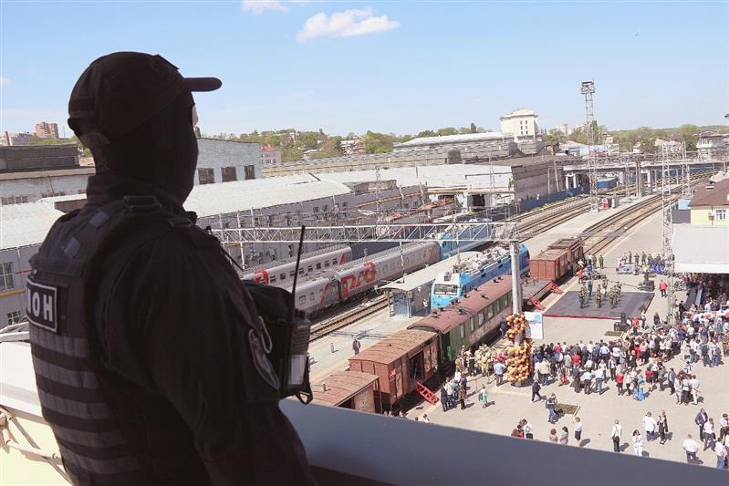 Сотрудники Росгвардии обеспечили правопорядок во время встречи ретро-поезда «Победа» в Ростове-на-Дону