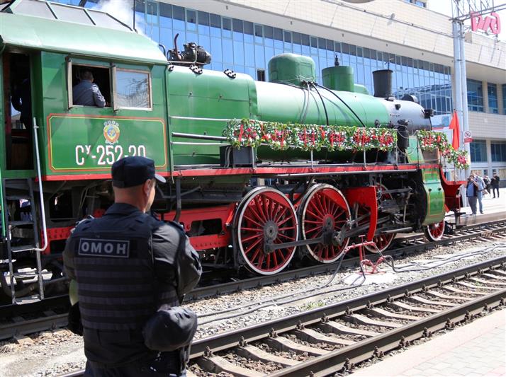 Сотрудники Росгвардии обеспечили правопорядок во время встречи ретро-поезда «Победа» в Ростове-на-Дону