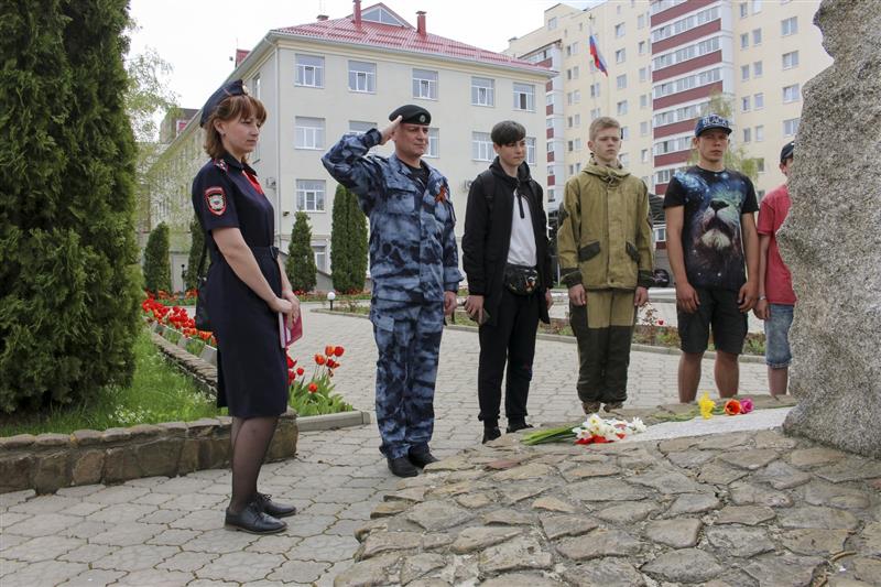 Сотрудники ОМОН провели для юных ставропольцев урок мужества в рамках акции «Георгиевская лента»