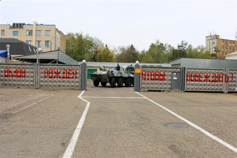 Сотрудники ОМОН провели для юных ставропольцев урок мужества в рамках акции «Георгиевская лента»