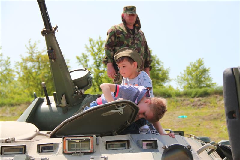 Сотрудники таганрогского ОМОН стали участниками военно-патриотического мероприятия, приуроченного к Дню Победы