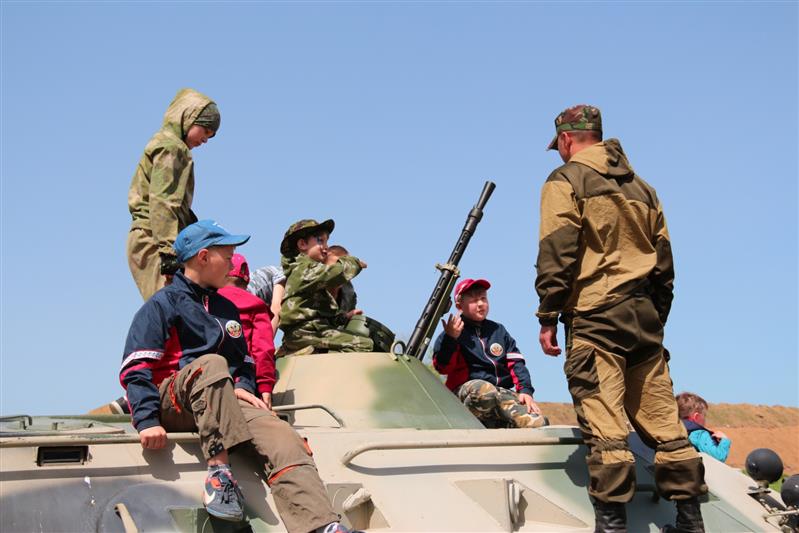Сотрудники таганрогского ОМОН стали участниками военно-патриотического мероприятия, приуроченного к Дню Победы