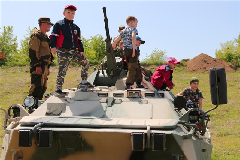 Сотрудники таганрогского ОМОН стали участниками военно-патриотического мероприятия, приуроченного к Дню Победы