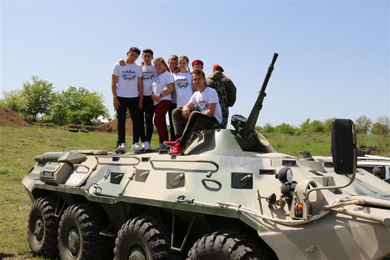Сотрудники таганрогского ОМОН стали участниками военно-патриотического мероприятия, приуроченного к Дню Победы