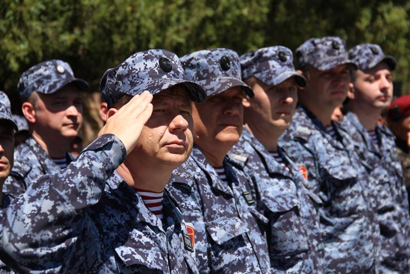 Представители Росгвардии приняли участие в гашении почтового конверта, посвященного Герою Советского Союза Степану Неустроеву (фото)