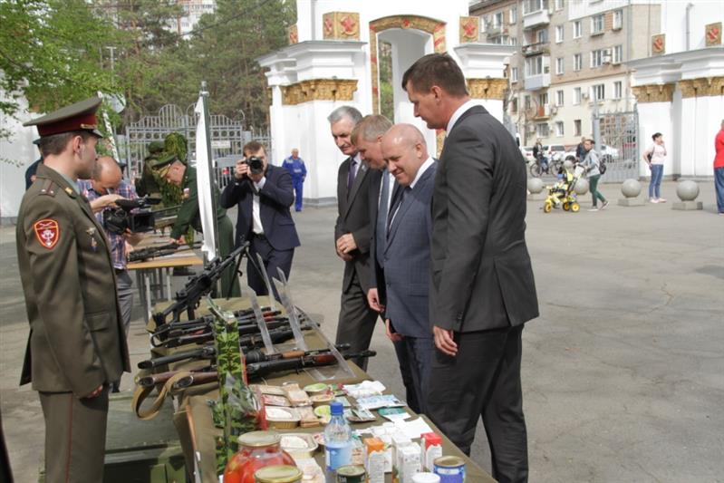 В Хабаровске при участии росгвардейцев проведено торжественное мероприятие, посвященное убытию призывников на военную службу