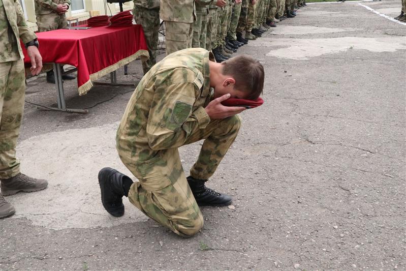 18 росгвардейцев завоевали право ношения крапового берета по итогам квалификационных испытаний в Северо-Кавказском округе (фото, видео)