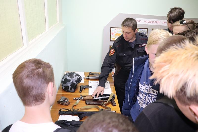 Росгвардейцы рассказали архангельским студентам о своей службе