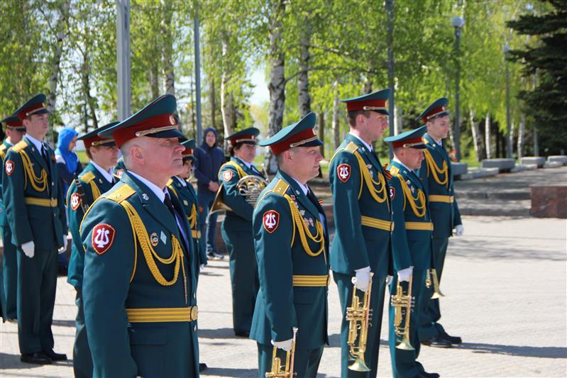 В Саратове оркестр военного института Росгвардии принял участие в акции «Мелодии Победы»