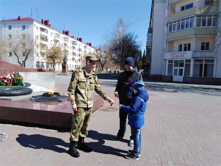 Сотрудники и военнослужащие Управления Росгвардии по Курганской области присоединились к всероссийской акции «Георгиевская ленточка» 