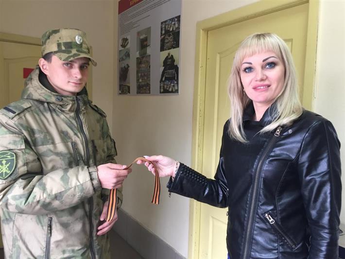 В Иркутске военнослужащие и сотрудники Росгвардии приняли участие во всероссийской акции «Георгиевская лента»