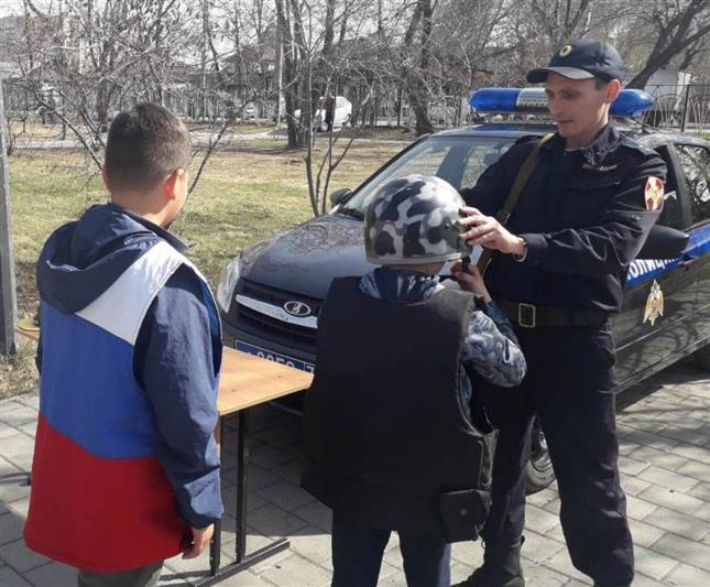 Тюменские росгвардейцы приняли участие в организации региональной выставки, посвященной Дню Победы