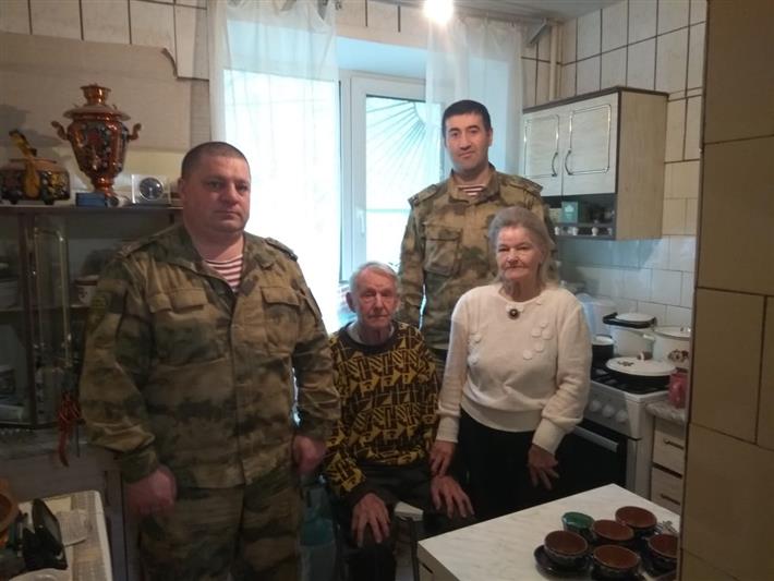 Командир смоленского отряда спецназа «Меркурий» навестил ветеранов Великой Отечественной войны