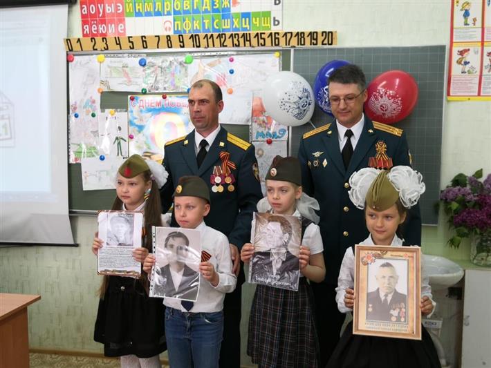 Военнослужащие калачевского соединения Росгвардии  провели для школьников медиаурок мужества в рамках акции «Георгиевская лента»