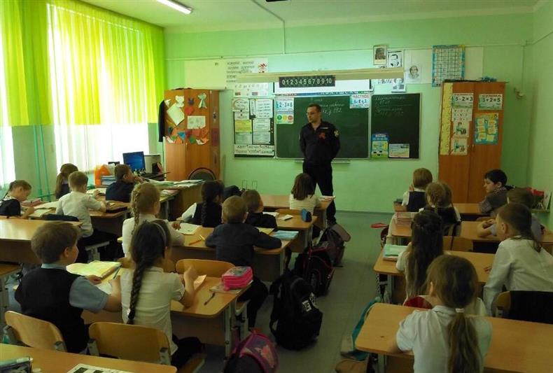 Тюменские росгвардейцы провели патриотические акции и встретились с ветеранами Великой Отечественной войны