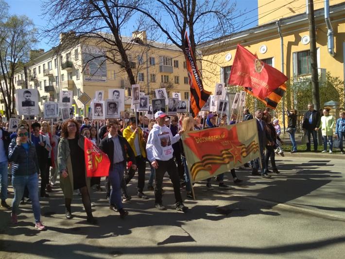 Сотрудники и военнослужащие Северо-Западного округа Росгвардии приняли участие в акции «Бессмертный полк»