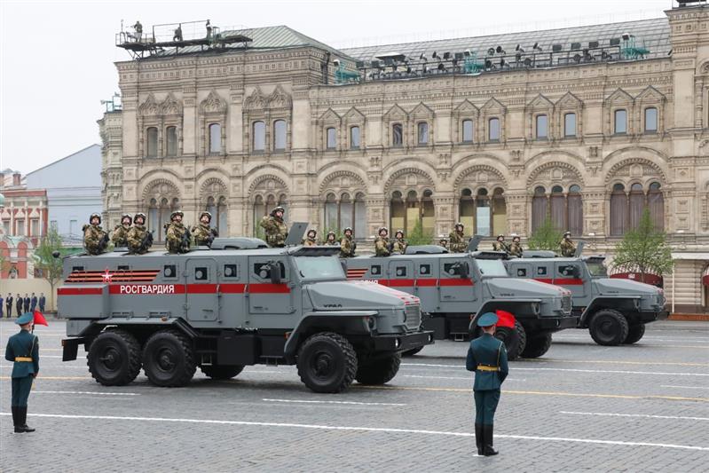 Военнослужащие, курсанты и кадеты Росгвардии приняли участие в параде Победы на Красной площади (фото, видео)