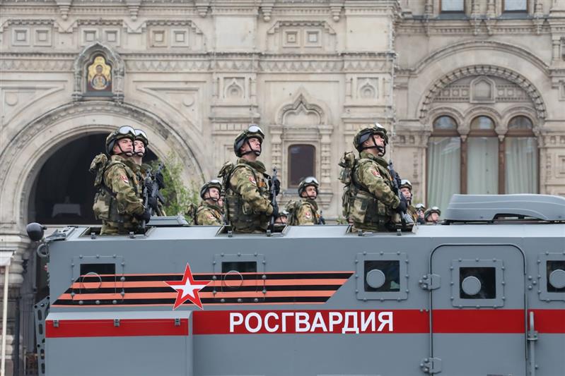 Военнослужащие, курсанты и кадеты Росгвардии приняли участие в параде Победы на Красной площади (фото, видео)