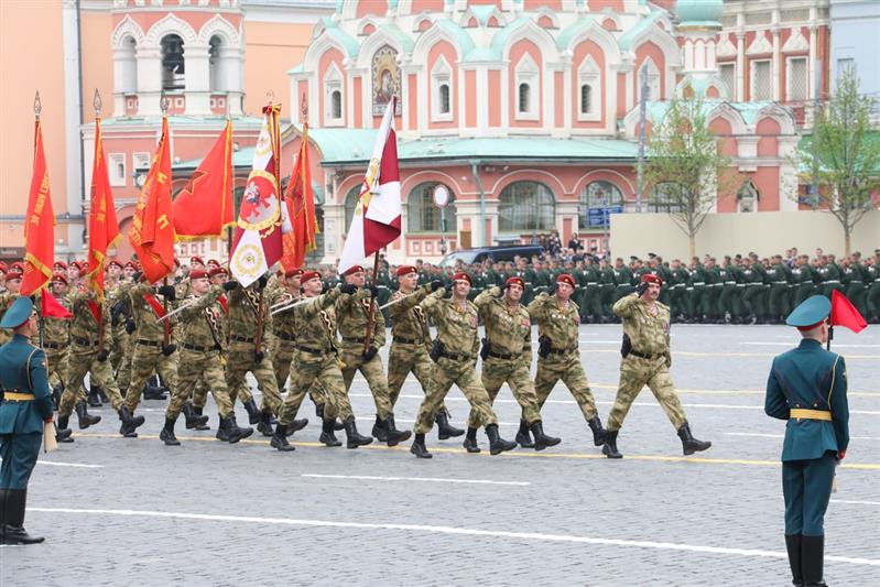 Военнослужащие, курсанты и кадеты Росгвардии приняли участие в параде Победы на Красной площади (фото, видео)