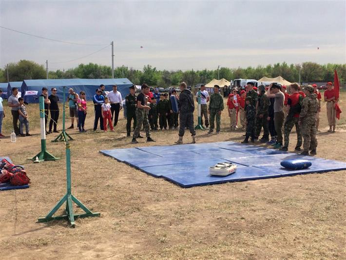 Астраханские росгвардейцы провели занятия с участниками Межрегионального военно-спортивного лагеря «Георгий Победоносец» 