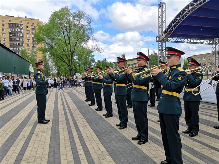 Военные оркестры ОДОН Росгвардии в праздничные дни выступали для жителей Подмосковья