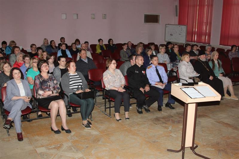Ветеран челябинского СОБР провел профилактическое мероприятие для родителей школьников Кусинского района