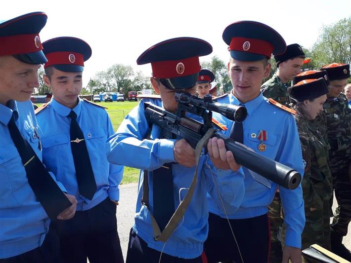 Сотрудники ростовского ОМОН провели патриотическое мероприятие для казачьей молодежи