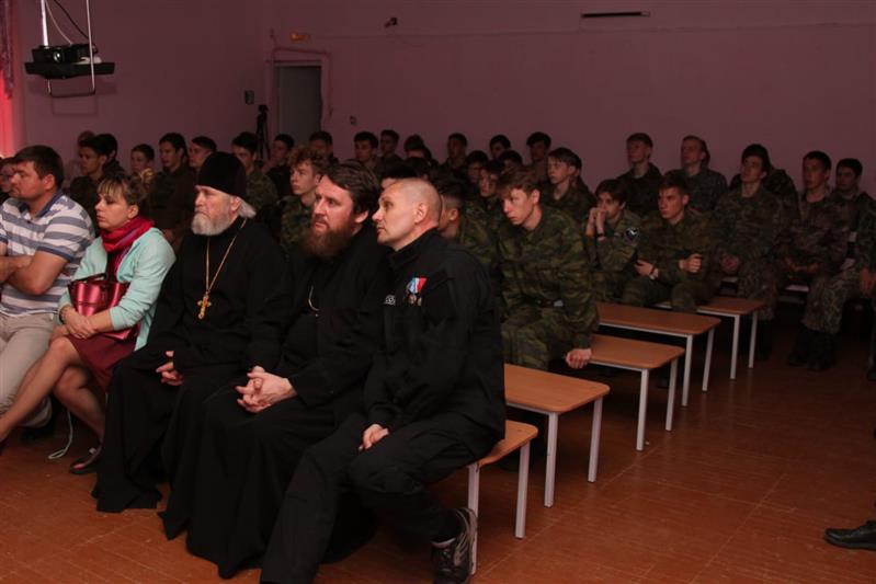 В рамках «Дня призывника» ветеран челябинского СОБР встретился со старшеклассниками школ Кусинского района
