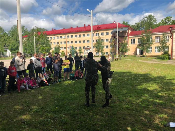 Псковские росгвардейцы посетили Центр помощи детям, оставшимся без попечения родителей