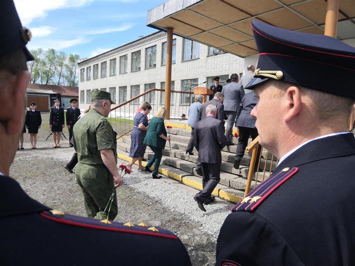 Мемориальную доску павшему правоохранителю открыли в Курганской области