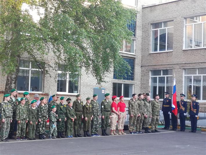 Подмосковный СОБР поздравил подшефных школьников с посвящением в кадеты