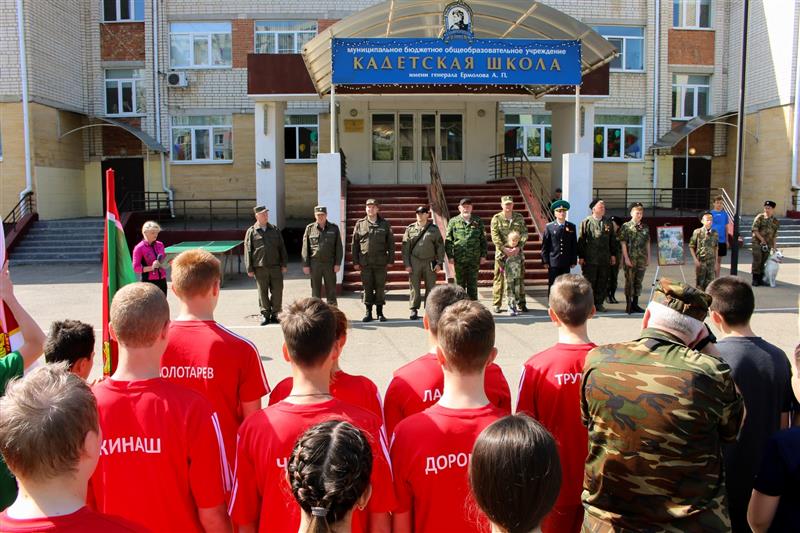 Дети сотрудников и военнослужащих ставропольского управления Росгвардии приняли участие в легкоатлетическом забеге памяти Алексея Кадочникова (фото)