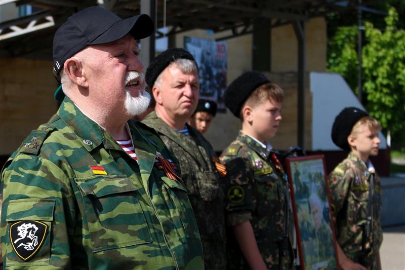 Дети сотрудников и военнослужащих ставропольского управления Росгвардии приняли участие в легкоатлетическом забеге памяти Алексея Кадочникова (фото)