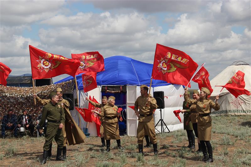 Калмыцкие и астраханские росгвардейцы поучаствовали в автопробеге «Вахта Памяти. Сыны Великой Победы»