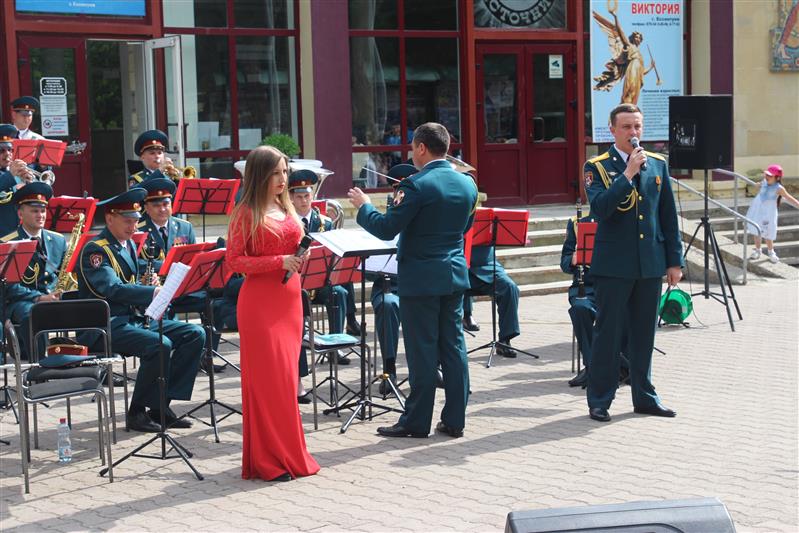 В городах-курортах Кавказских Минеральных Вод состоялась акция Росгвардии «Мелодии Победы» (фото, видео)