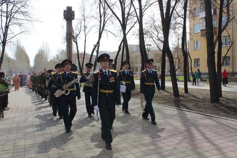 В Екатеринбурге военнослужащие Росгвардии приняли участие в крестном ходе в честь святого Георгия Победоносца 