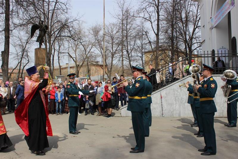 В Екатеринбурге военнослужащие Росгвардии приняли участие в крестном ходе в честь святого Георгия Победоносца 