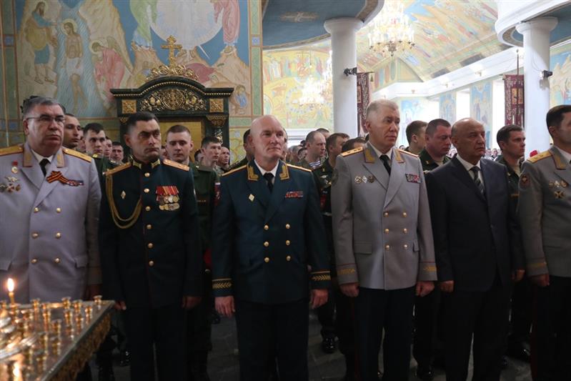 Военнослужащие Уральского округа Росгвардии приняли участие в традиционной архиерейской божественной литургии в Свято-Троицком кафедральном соборе Екатеринбурга