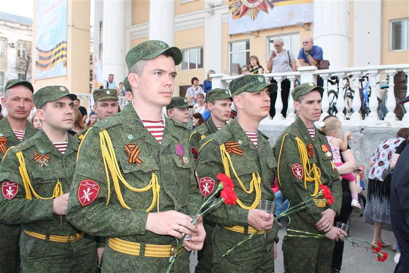 Военнослужащие и сотрудники Управления Росгвардии по Курганской области зажгли свечи памяти