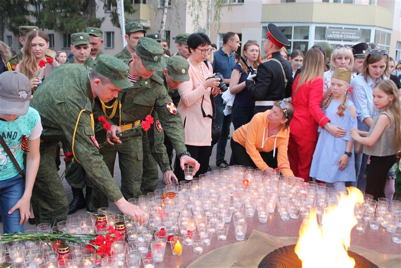 Военнослужащие и сотрудники Управления Росгвардии по Курганской области зажгли свечи памяти
