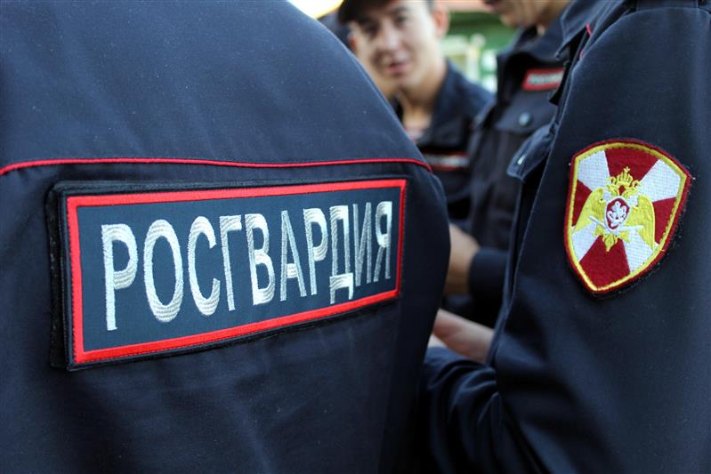 Оренбургские росгвардейцы вернули родственнику потерявшегося ребенка 