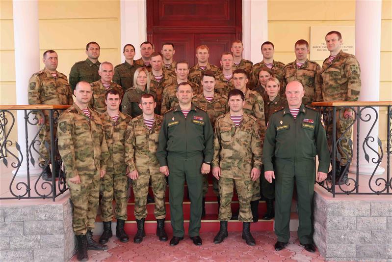Командующий Уральским округом Росгвардии встретился с военнослужащими спортивной команды объединения