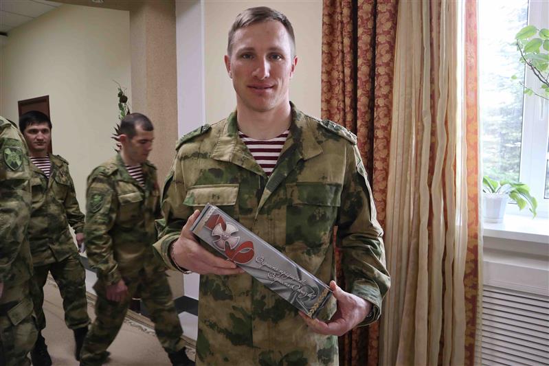 Командующий Уральским округом Росгвардии встретился с военнослужащими спортивной команды объединения
