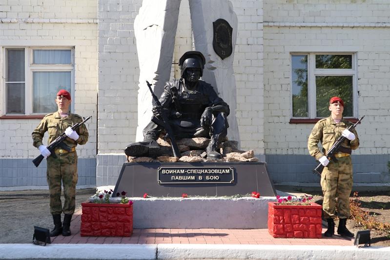 Военнослужащие челябинского отряда спецназа «Оберег» Росгвардии почтили память павших сослуживцев