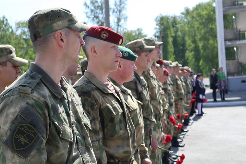 Военнослужащие челябинского отряда спецназа «Оберег» Росгвардии почтили память павших сослуживцев