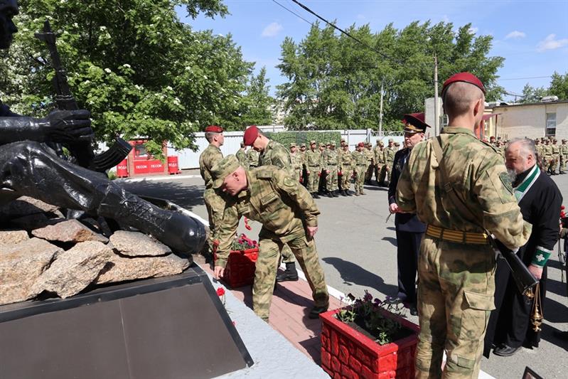 Военнослужащие челябинского отряда спецназа «Оберег» Росгвардии почтили память павших сослуживцев