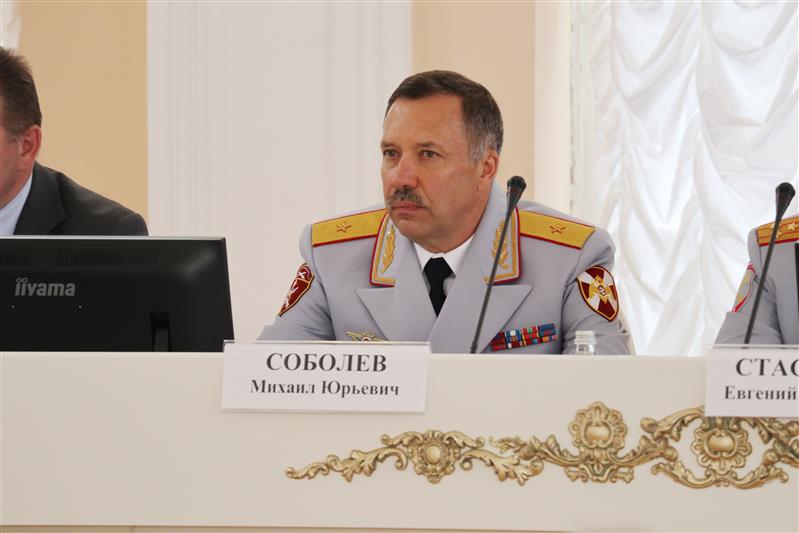 Врио губернатора Санкт-Петербурга наградил отличившихся росгвардейцев