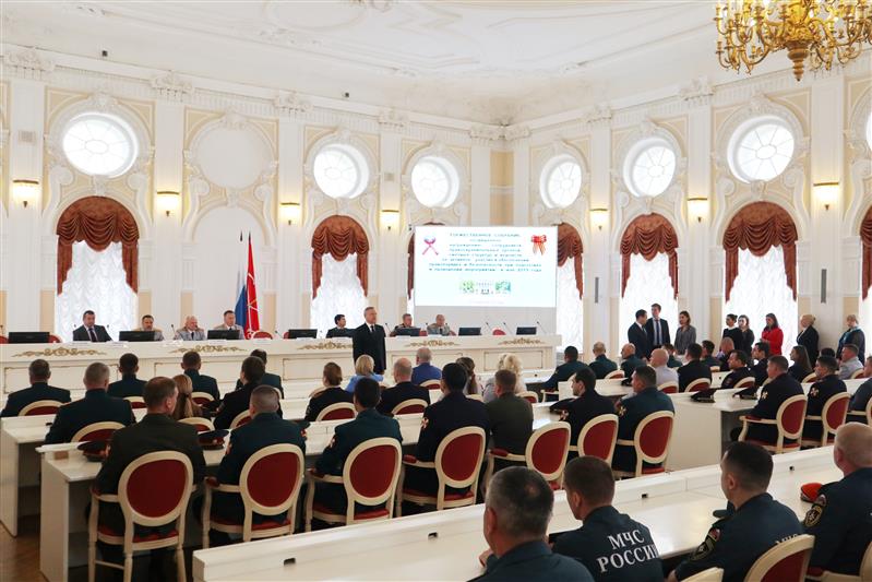 Врио губернатора Санкт-Петербурга наградил отличившихся росгвардейцев