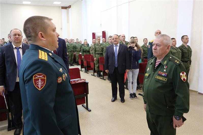 Командующий Южным округом поздравил военнослужащих каменск-шахтинского батальона Росгвардии с 65-летием воинской части