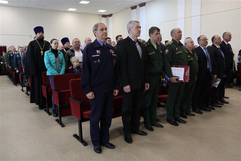 Командующий Южным округом поздравил военнослужащих каменск-шахтинского батальона Росгвардии с 65-летием воинской части